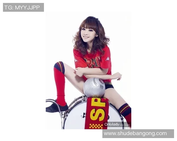 足球宝贝引发话题的球星是谁 揭秘背后的故事与影响